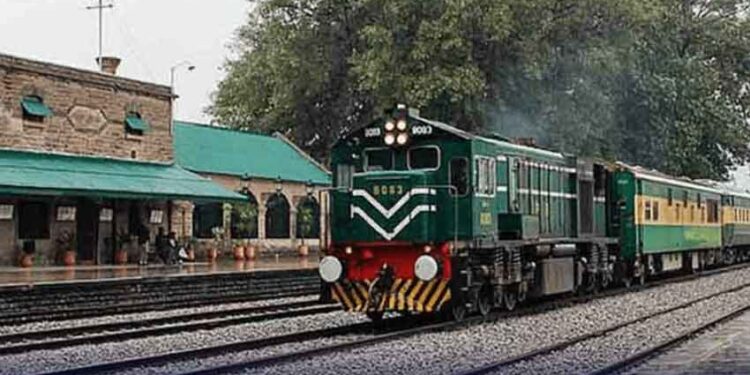 کوئٹہ: جعفرایکسپریس پر نامعلوم افراد کا حملہ، ہلاکتوں کا خدشہ