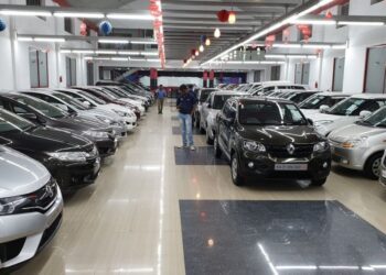 آئی ایم ایف سے ریلیف، پاکستان میں کاروں کی قیمتوں میں کمی متوقع