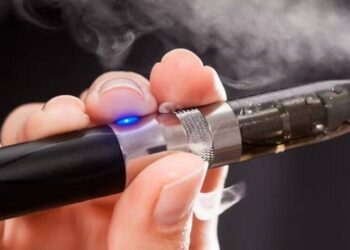 نوجوانوں میں الیکٹرانک سگریٹ کا بڑھتا ہوا استعمال اور اس کے مضر اثرات