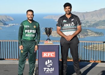 پاکستان اور نیوزی لینڈ کے درمیان ٹی 20 سیریز کی ٹرافی کی رونمائی
