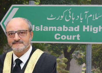 کازلسٹ منسوخ کرنیکی بجائے میری عدالت کی بنیادوں میں بارود رکھ کر اڑادیتے : جسٹس سردار اعجاز اسحاق