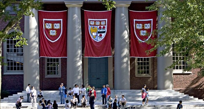 ٹرمپ انتظامیہ کے مطالبات ماننے سے انکار، ہارورڈ یونیورسٹی کی وفاقی امداد منجمد کر دی گئی