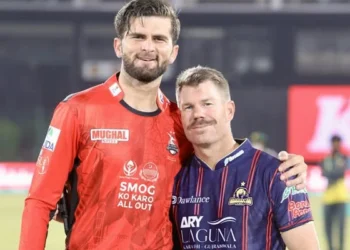 پی ایس ایل 10: لاہور قلندرز کا کراچی کنگز کیخلاف ٹاس جیت کر بیٹنگ کا فیصلہ