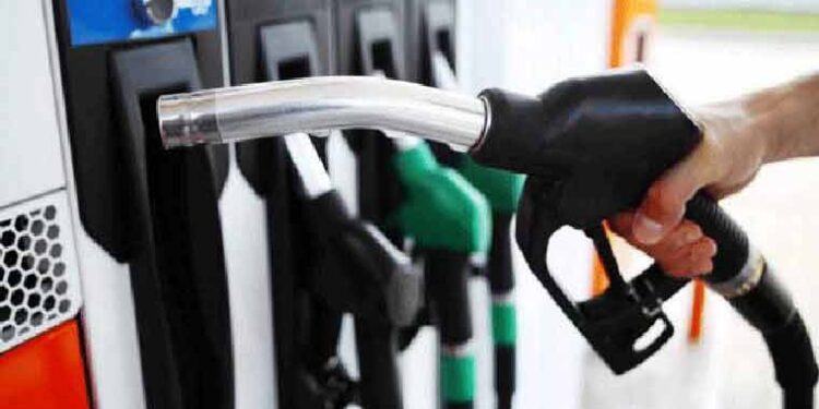 حکومت کا پٹرولیم مصنوعات کی قیمتیں برقرار رکھنے کا فیصلہ