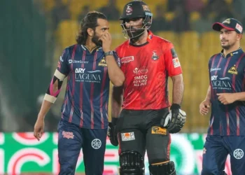 پی ایس ایل 10: لاہور قلندرز کے 201 رنز کے جواب میں کراچی کنگز 136 پر ڈھیر