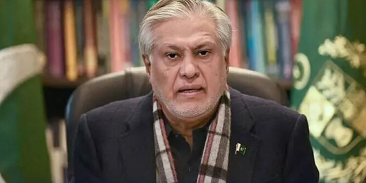 اسحاق ڈار سکیورٹی اور امن و سلامتی سے متعلق مذاکرات کیلئے کابل پہنچ گئے