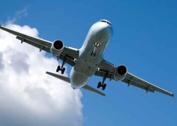 خاتون مسافر کی طبیعت خراب، دبئی سے ڈھاکہ جانیوالے طیارے کی کراچی میں ایمرجنسی لینڈنگ