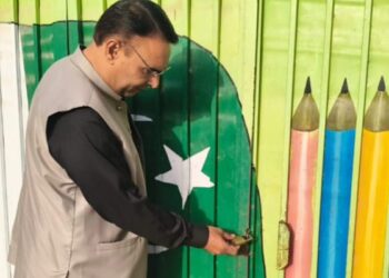 اسسٹنٹ کمشنر کروڑ لعل عیسن نور محمد کا سرکاری سکول پر چھاپا