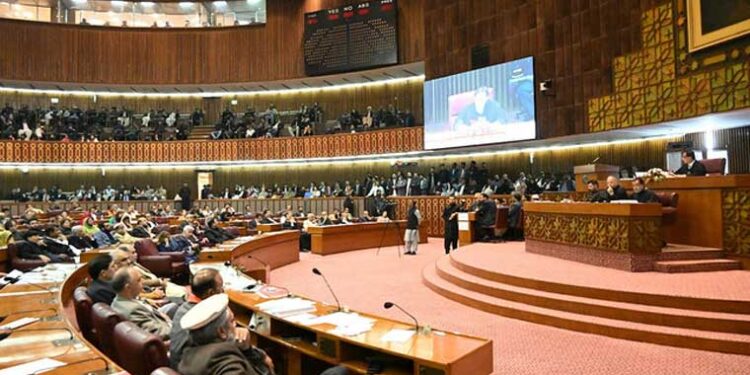 قومی اسمبلی کا اجلاس کورم پورا نہ ہونے کے باعث پیر تک ملتوی