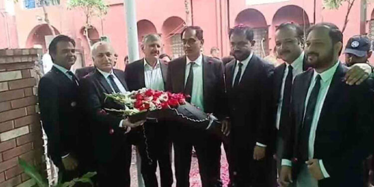 ضلع کچہری لاہور میں سہولت سینٹر اور انتظار گاہ کا افتتاح