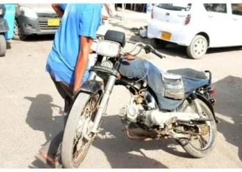 کراچی: موٹر سائیکل چوری میں ملوث پولیس اہلکار گرفتار