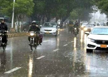 بادلوں کی انٹری، لاہور سمیت مختلف شہروں میں موسلادھار بارش، موسم خوشگوار