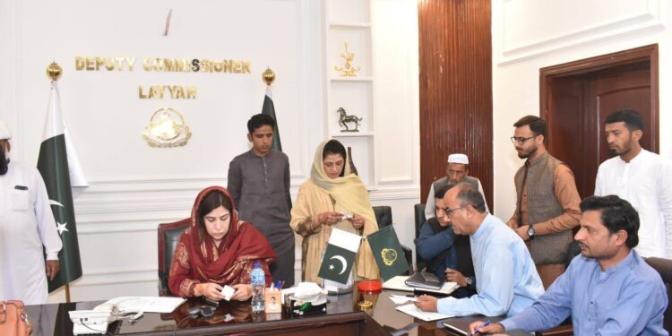 لیہ میں گندم کے کاشتکاروں کی حوصلہ افزائی کے لیے پلاٹس کی کٹائی کی قرعہ اندازی کردی گئی