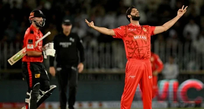 پی ایس ایل 10 کے افتتاحی میچ میں اسلام آباد یونائیٹڈ نے لاہور قلندرز کو 8 وکٹوں سے ہرا دیا