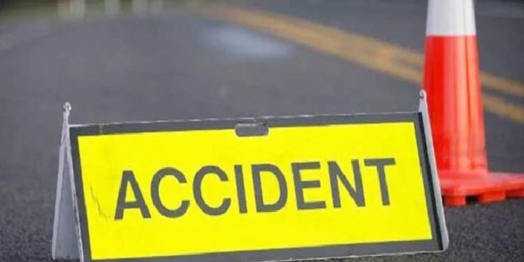 مظفرگڑھ:زائرین کی کوسٹر کو حادثہ، 15 افراد شدید زخمی