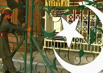 بھارت سے ایک پاکستانی سفارت کار اور عملے کے 7 ارکا ن بذریعہ واہگہ بارڈر وطن واپس پہنچ گئے