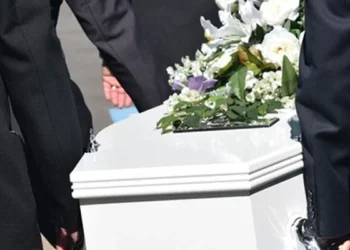 آخری رسومات کے اخراجات سے بچنے کیلئے بیٹے نے والد کی لاش الماری میں چھپا دی