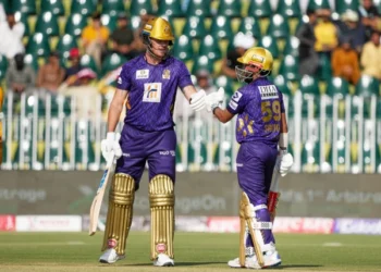 پی ایس ایل؛ زلمی کیخلاف گلیڈی ایٹرز کی جارحانہ بیٹنگ جاری