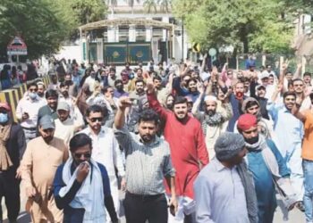 پولیس کا رات گئے دھاوا، متعدد افراد گرفتار، گرینڈ ہیلتھ الائنس کا دھرنا ختم