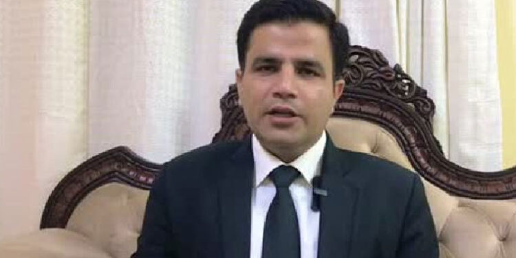 سپریم کورٹ کے باہر احتجاج: پی ٹی آئی رہنما نعیم حیدر پنجوتھا کی ضمانت کنفرم