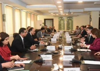 آئی ایم ایف سے مذاکرات، پیٹرول اور ڈیزل پر کاربن لیوی لگنے کا امکان