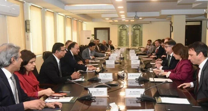 آئی ایم ایف سے مذاکرات، پیٹرول اور ڈیزل پر کاربن لیوی لگنے کا امکان