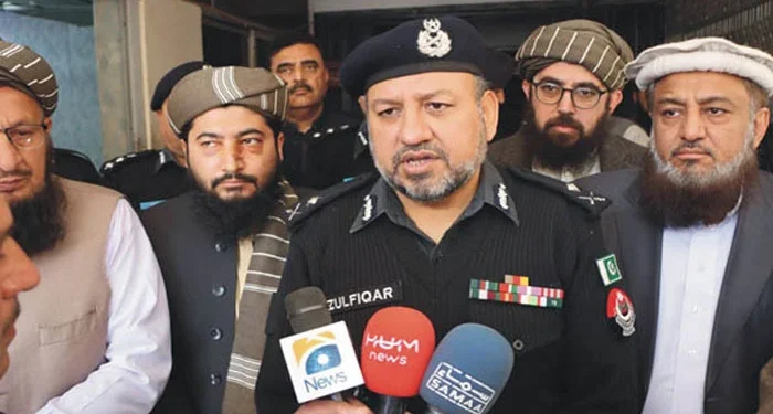 دارالعلوم حقانیہ اور بنوں کینٹ حملوں میں ملوث نیٹ ورک کا سراغ لگا لیا: آئی جی کے پی