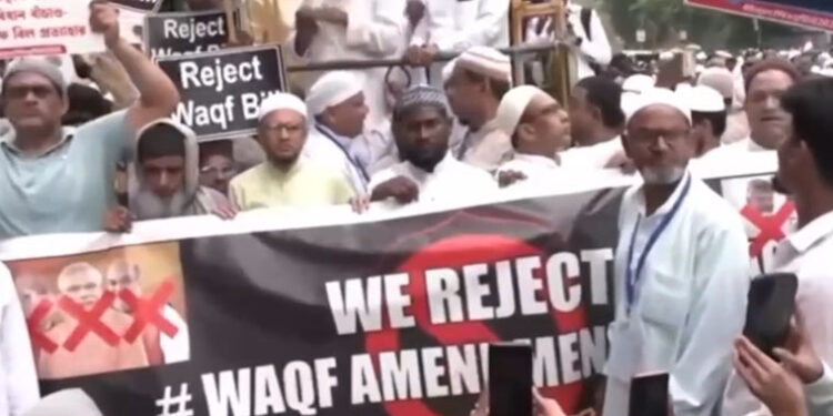 مسلم مخالف وقف ترمیمی بل کے خلاف مسلمانوں کا مختلف شہروں میں احتجاج