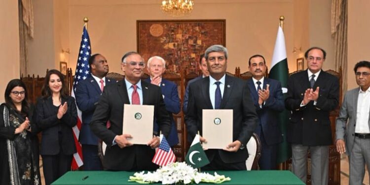 آرمی چیف سے امریکی وفد کی ملاقات، آئی ٹی کے شعبہ میں تعاون کے ایم او یوز پر دستخط