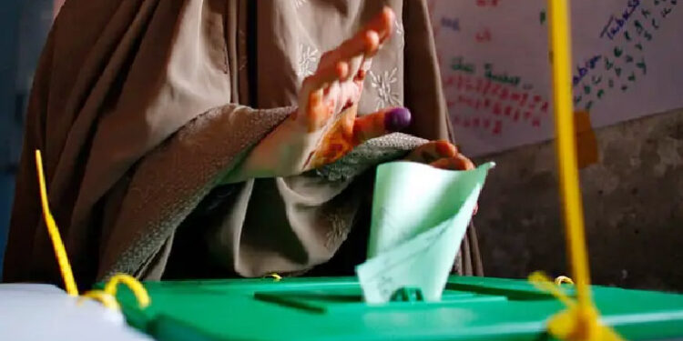 این اے 213 میں ضمنی الیکشن کیلئے پولنگ، کانٹے دار مقابلہ متوقع