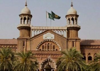 لاہور میں سائن بورڈز، تجاوزات کے خلاف درخواست پر دلائل طلب