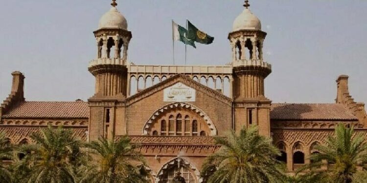 لاہور میں سائن بورڈز، تجاوزات کے خلاف درخواست پر دلائل طلب