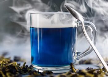 کالی اور نہ سبز بلکہ نیلی چائے، آخر یہ کیا ہے؟