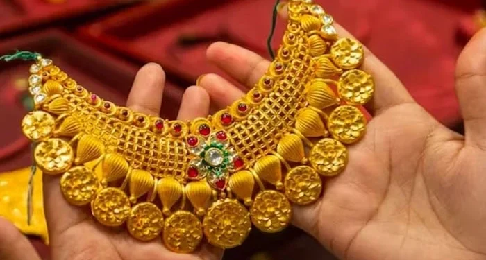 سونے کی قیمت مزید کم ہوگئی