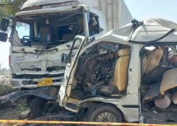 کرک میں انڈس ہائی وے پر ٹریلر اور وین میں خوفناک تصادم، 10 افراد جاں بحق