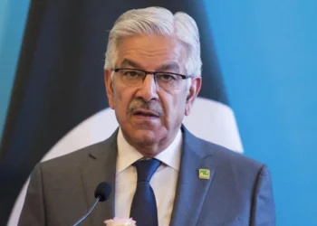 بھارت پانی کا رخ موڑ سکتا ہے اور نہ ہی روک سکتا ہے: خواجہ آصف