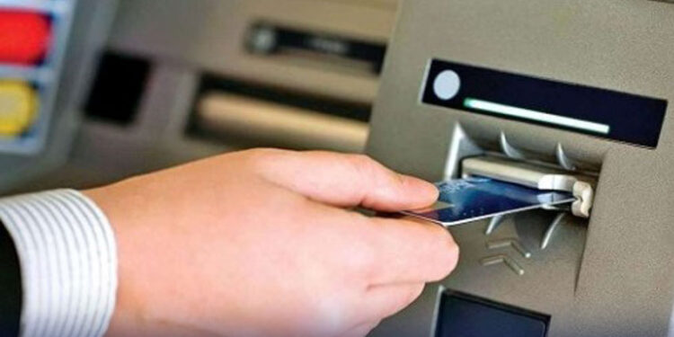 دوسرے بینکوں کے اے ٹی ایم سے کیش نکلوانے پر اضافی کٹوتی کی خبروں کا ڈراپ سین