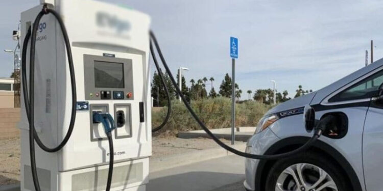 الیکٹرک وہیکلز چارجنگ اسٹیشنز کیلئے بجلی سستی کرنے کی درخواست منظور