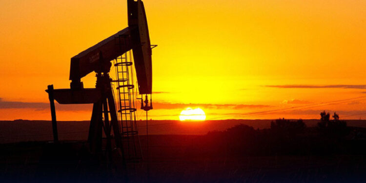 اوپیک پلس ممالک کا پیداوار بڑھانے کے پیش نظر تیل کی قیمتوں میں 2 فیصد کمی