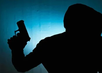 لاہور میں ڈکیتی کی انوکھی واردات، لٹنے والا شہری خود ڈاکو کو گھر لے گیا