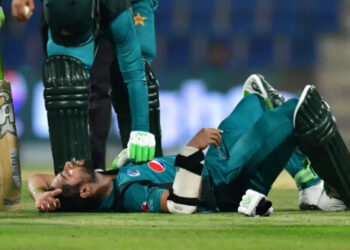 تیسرا ون ڈے، امام الحق منہ پر گیند لگنے کے باعث زخمی ہو گئے