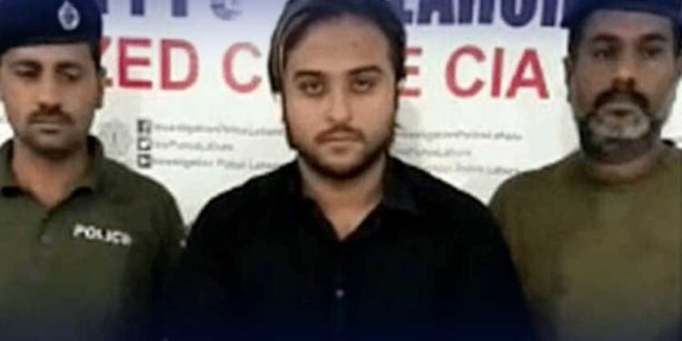 پولیس یونیفارم کی تضحیک پر ٹک ٹاکر کاشف ضمیر اور اہلکار کیخلاف مقدمات درج