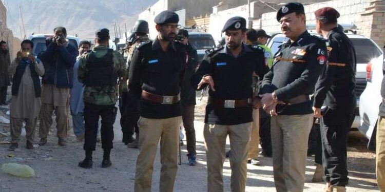 کوئٹہ: پولیس گاڑی پر دہشتگردوں کا حملہ، 3 اہلکار شہید، ایک شدید زخمی