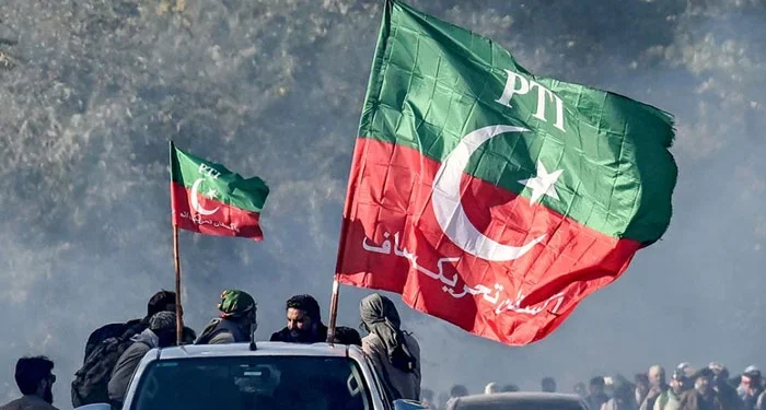 تحریک انصاف اپنے بنیادی مطالبات سے پیچھے ہٹ چکی