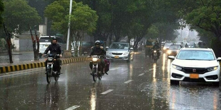 ملک کے مختلف شہروں میں بادلوں کی دھواں دھار انٹری