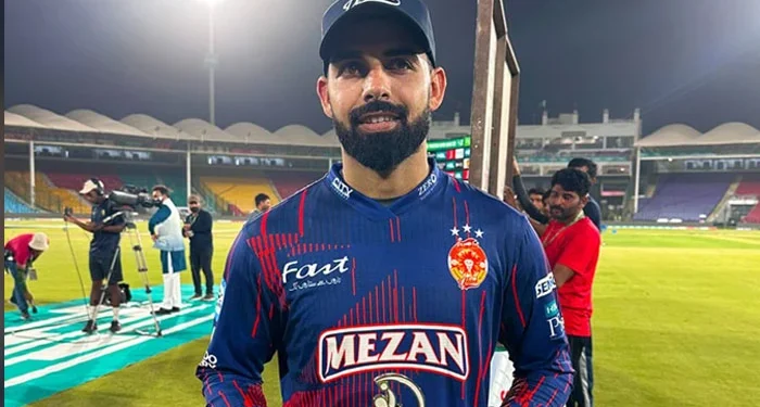 شاداب خان نے پی ایس ایل میں وکٹوں کی سنچری مکمل کرلی