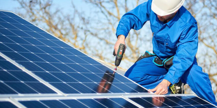 چین امریکا کی ٹیرف وار، کیا پاکستان میں سولر پینل سستے ہونگے؟