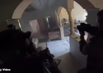 غزہ میں مزاحمت کاروں سے سامنا ہونے پر جان بچا کر بھاگتے اسرائیلی فوجیوں کی ویڈیو وائرل