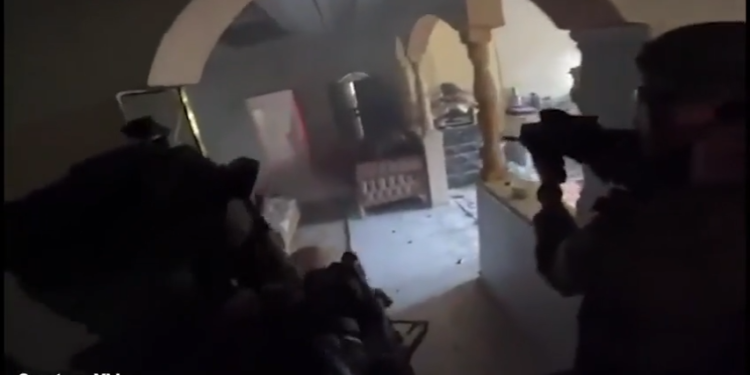 غزہ میں مزاحمت کاروں سے سامنا ہونے پر جان بچا کر بھاگتے اسرائیلی فوجیوں کی ویڈیو وائرل