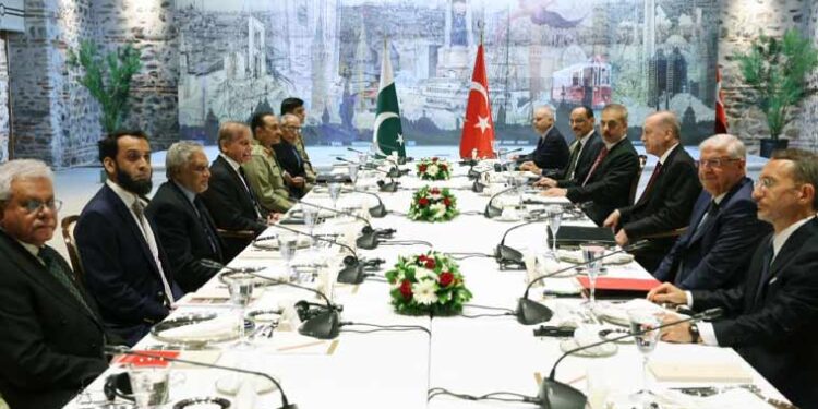 وزیراعظم کی وفد کے ہمراہ ترک صدر سے ملاقات، غیر متزلزل حمایت پراظہار تشکر